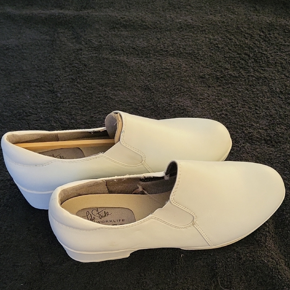 Life Stride White Womens Sz 6 wide Slip-On Loafers New Nerver Worn Just Stored.